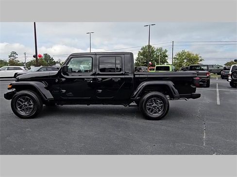 New 2025 Jeep Gladiator Sport image 25