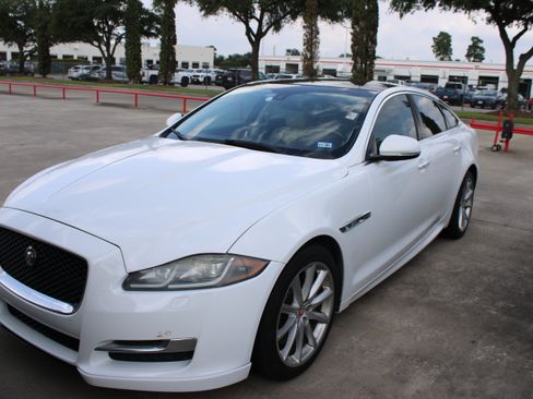 Used 2016 Jaguar XJ R-Sport RWD image 3