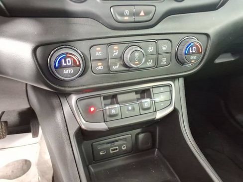 Used 2022 GMC Terrain AT4 AWD/4WD image 22