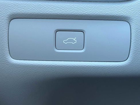 Used 2025 Volvo XC60 B5 Ultra w/ Protection Package Premier image 32