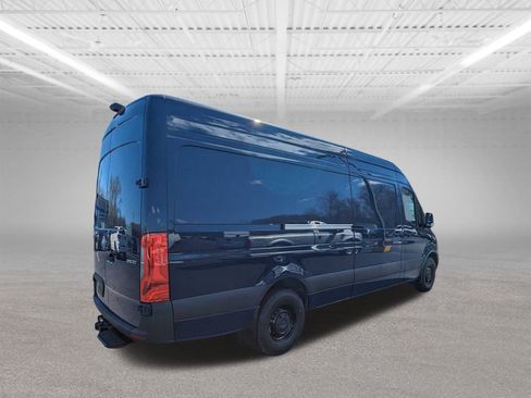 Used 2024 Mercedes-Benz Sprinter 2500 image 3