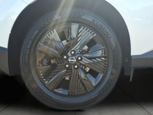 Used 2025 Nissan Murano SV AWD/4WD image 3