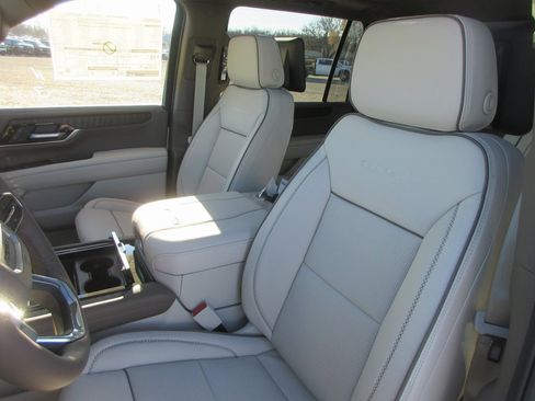 New 2026 GMC Yukon XL Denali w/ Denali Reserve Package image 13