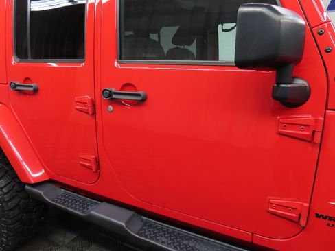 Used 2017 Jeep Wrangler Unlimited Sahara w/ Connectivity Group image 28