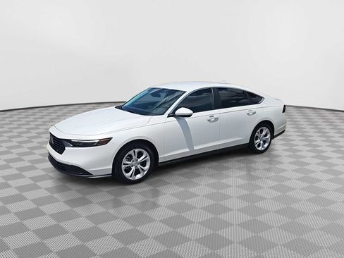 Certified 2025 Honda Accord LX image 4