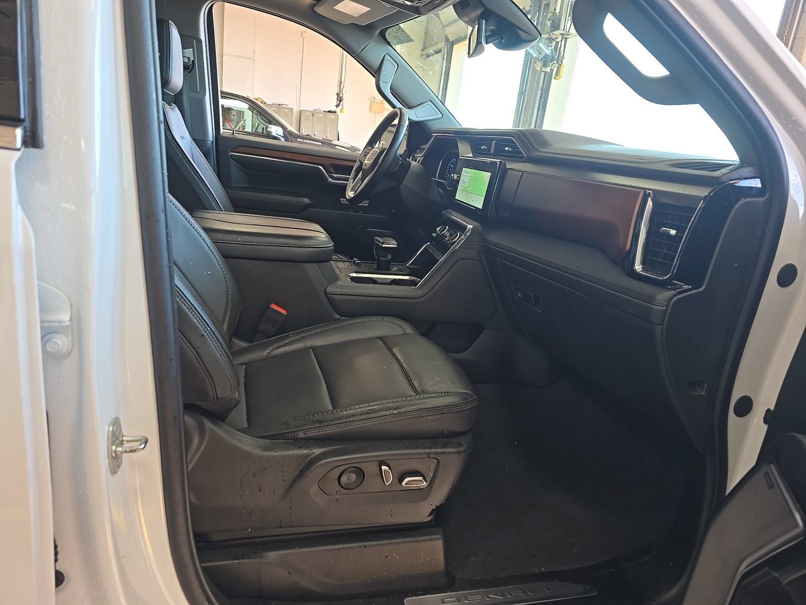 Used 2023 GMC Sierra 1500 Denali AWD/4WD image 9