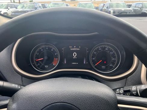 Used 2015 Jeep Cherokee Latitude w/ Comfort/Convenience Group FWD image 26