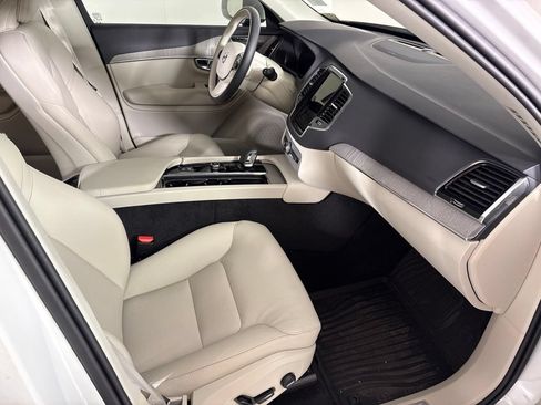 Used 2025 Volvo XC90 B6 Plus w/ Protection Package Premier AWD/4WD image 17