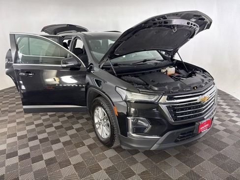 Used 2023 Chevrolet Traverse LT w/ Rear Camera Mirror Package AWD/4WD image 12