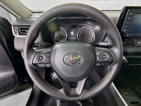 Certified 2022 Toyota RAV4 LE image 31