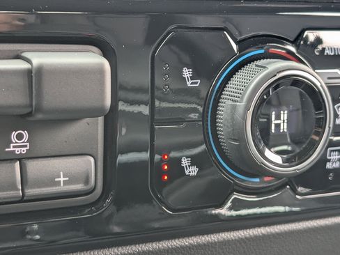 Used 2025 Chevrolet Silverado 1500 LT Trail Boss w/ LT Trail Boss Premium Package image 33