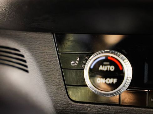 Used 2025 Mitsubishi Outlander SE image 29