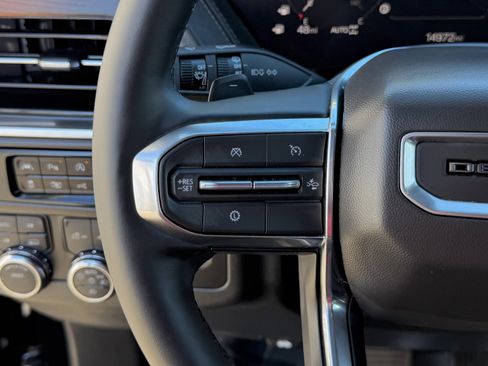 Used 2025 GMC Yukon XL Denali image 24