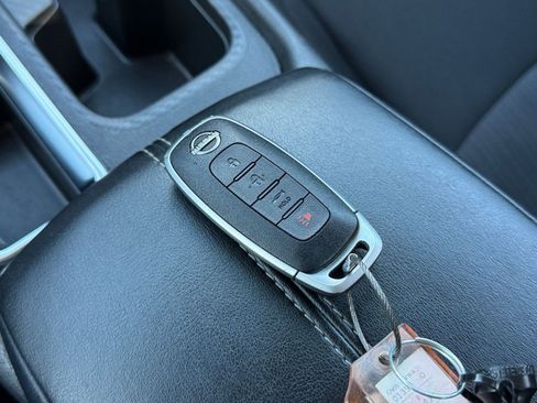 Used 2025 Nissan Sentra SV FWD image 21