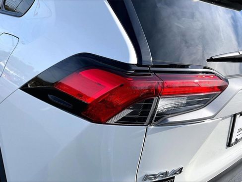 Used 2021 Toyota RAV4 Limited image 29