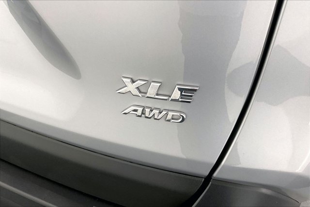 Used 2025 Toyota RAV4 XLE AWD/4WD image 7