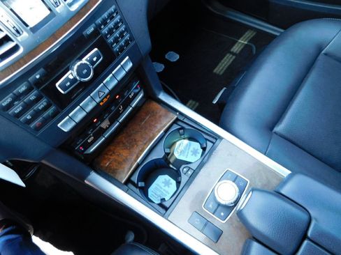 Used 2014 Mercedes-Benz E 350 4MATIC Sedan image 32