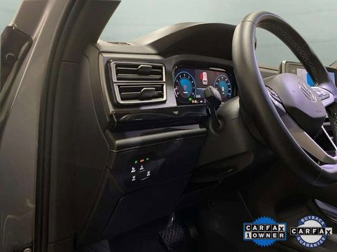 Used 2025 Volkswagen Atlas Cross Sport SE w/ Black Wheel Package image 30