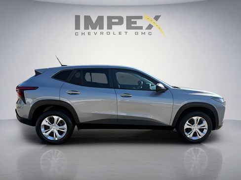Used 2024 Chevrolet Trax LS w/ Driver Confidence Package FWD image 6