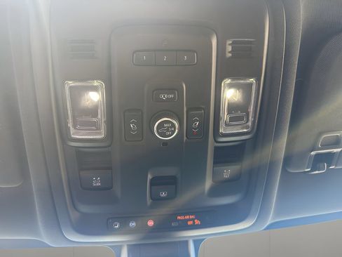 Used 2021 Chevrolet Tahoe RST w/ Luxury Package AWD/4WD image 28