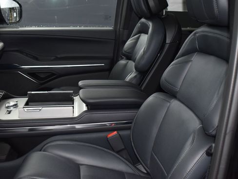 New 2025 Lincoln Navigator L Reserve w/ Jet Appearance Package image 7