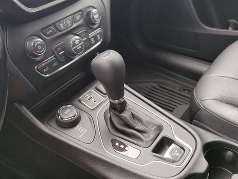 Used 2020 Jeep Cherokee Latitude Lux w/ Comfort/Convenience Group AWD/4WD image 29
