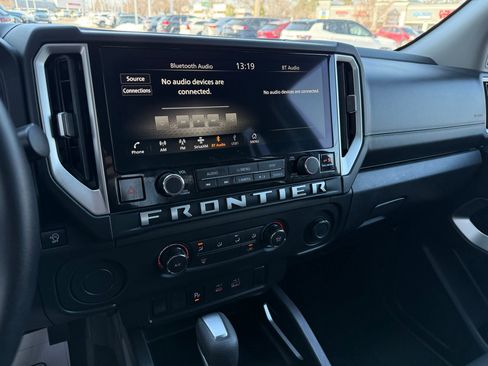 Used 2025 Nissan Frontier SV image 35
