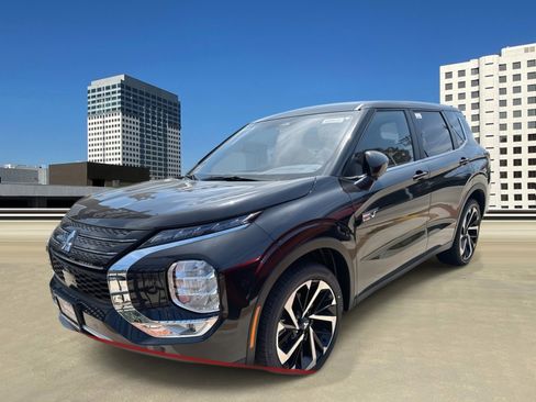 New 2025 Mitsubishi Outlander 4WD Plug-In Hybrid image 3