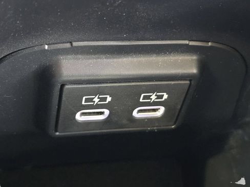 Used 2024 Toyota RAV4 LE AWD/4WD image 6