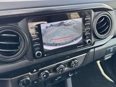 Used 2020 Toyota Tacoma SR AWD/4WD image 12