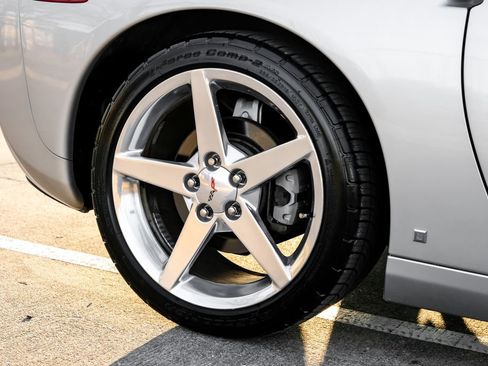 Used 2006 Chevrolet Corvette Coupe w/ Preferred Equipment Group image 48