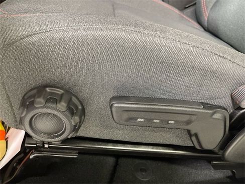 Certified 2024 Jeep Gladiator Rubicon w/ Convenience Group image 12