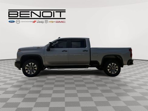Used 2024 Chevrolet Silverado 2500 Custom w/ Custom Value Package AWD/4WD image 2
