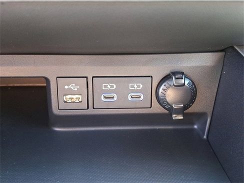 Certified 2022 Toyota Highlander XLE image 24