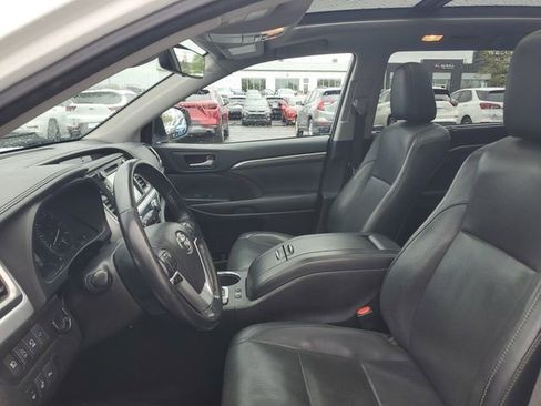 Used 2017 Toyota Highlander Limited AWD/4WD image 19