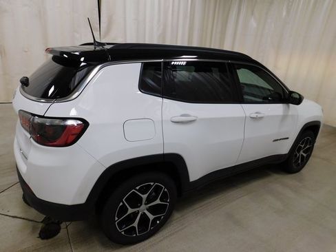 Used 2024 Jeep Compass Limited image 3