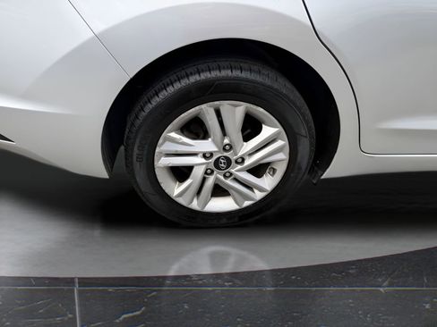 Used 2020 Hyundai Elantra SEL FWD image 11
