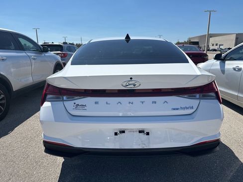 Used 2021 Hyundai Elantra Blue image 3