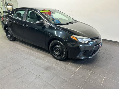 Used 2016 Toyota Corolla LE FWD image 2