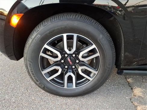 Used 2023 GMC Yukon XL AT4 w/ AT4 Premium Plus Package image 9