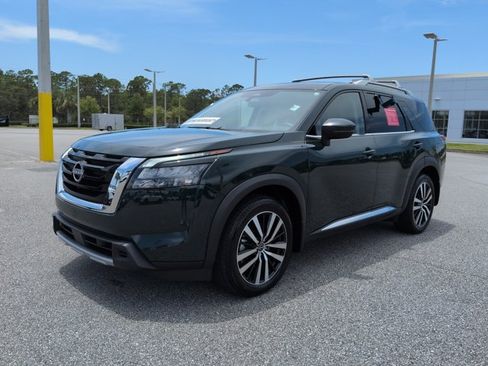 Certified 2025 Nissan Pathfinder Platinum FWD image 8