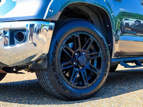 Used 2018 Toyota Tundra SR5 w/ SR5 Upgrade Package AWD/4WD image 2