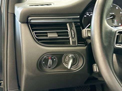 Certified 2022 Porsche Macan S AWD/4WD image 11