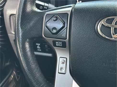 Used 2020 Toyota 4Runner SR5 AWD/4WD image 22