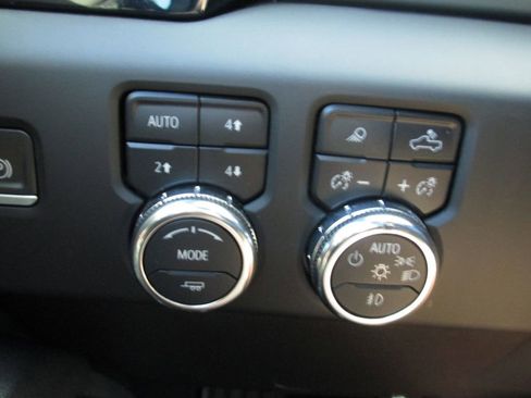 Used 2023 GMC Sierra 1500 AT4 w/ Technology Package AWD/4WD image 32