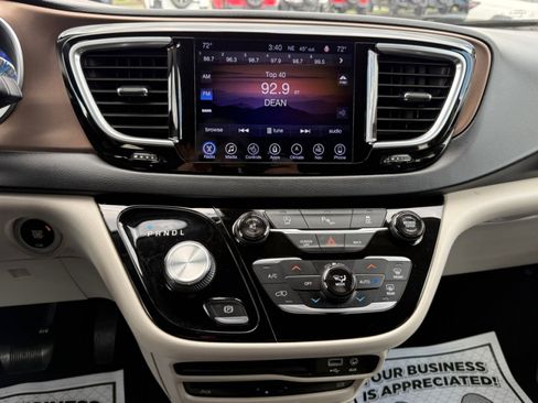 Used 2017 Chrysler Pacifica Touring-L Plus image 12