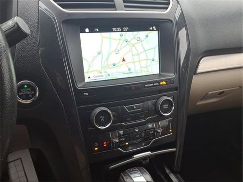 Used 2018 Ford Explorer XLT w/ Equipment Group 202A image 9