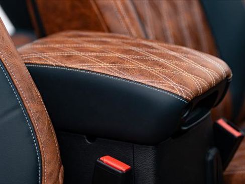 Used 2025 Jeep Gladiator Sport image 32