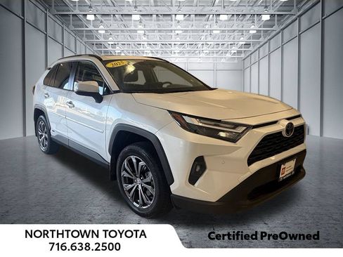 Used 2025 Toyota RAV4 XLE Premium w/ Weather Package AWD/4WD image 7