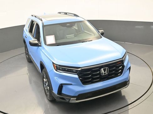 Used 2025 Honda Pilot TrailSport image 61